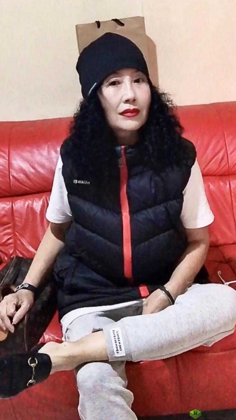 60岁老妇videoXXX引发热议：探讨年龄与网络文化的碰撞与思考